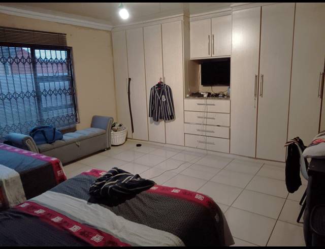 4 BEDROOM HOUSE FOR SALE IN VISTA PARK
